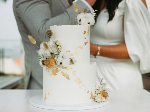 Anstoßen auf die Liebe.