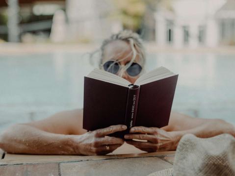 Eintauchen. Anstoßen. Nicht mehr rauswollen.