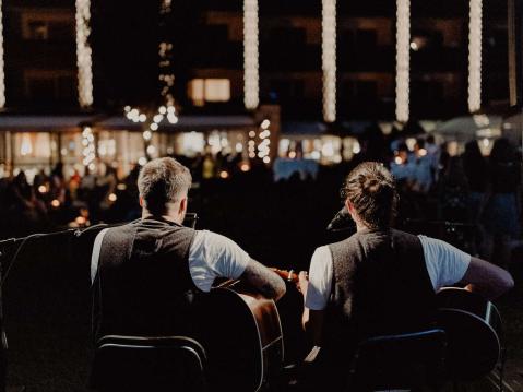 Live music. Great vibes. Live music. Great vibes.