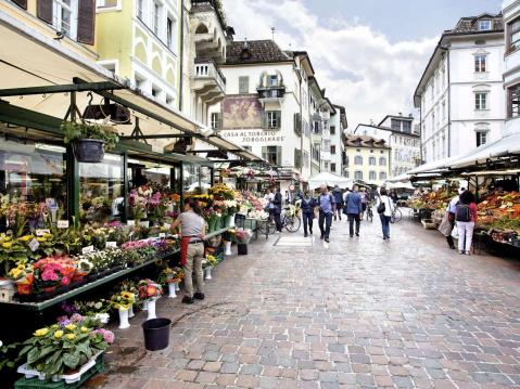 Ogni strada conduce a un luogo speciale. Ogni strada conduce a un luogo speciale.