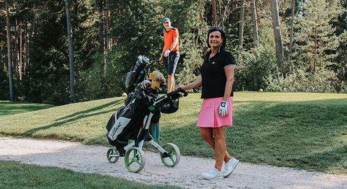 Golfurlaub in Südtirol – Abschlag mit den Piris